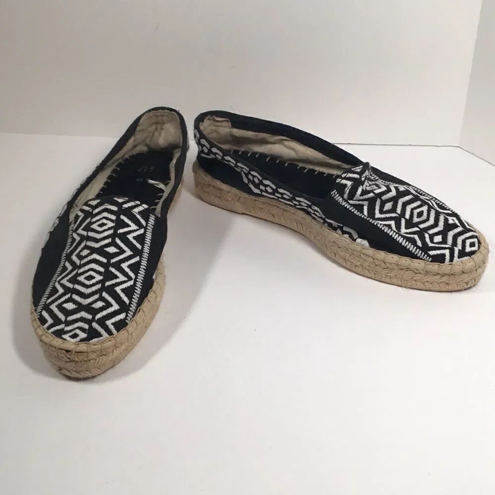 Gap Black and White canvas Espadrilles Sz 10
